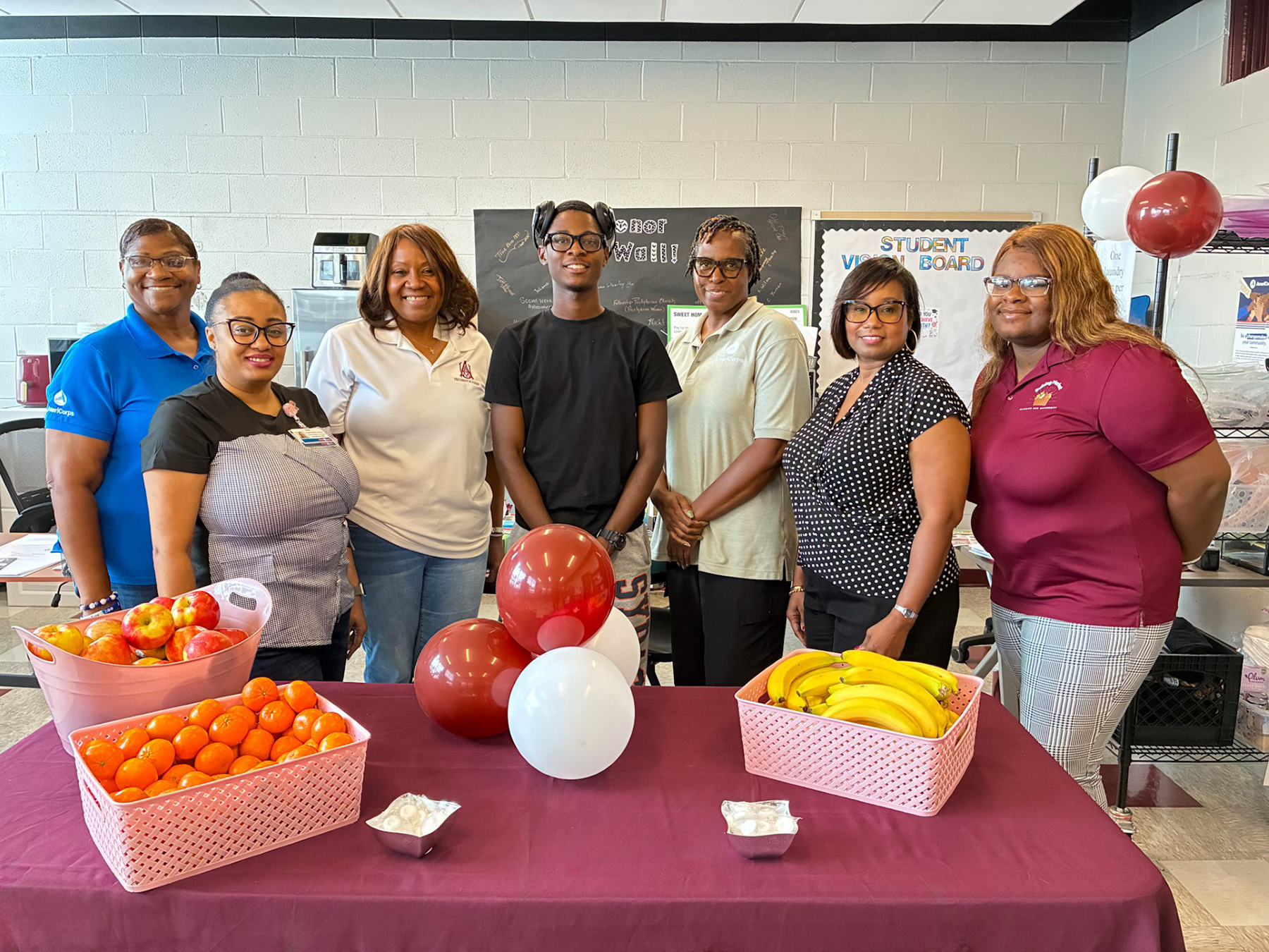 From left, Nina Swinton, AmeriCorps VISTA volunteer; Porsha Nettles-Johnson of Food City; Monica Clarke, Bulldog Market director; Xzavier Jackson, student worker; Kawania Harris, AmeriCorps VISTA volunteer; Sheri Stanley, Bulldog Market executive board secretary; and Christiana Coleman, graduate student, gather at the Bulldog Market.