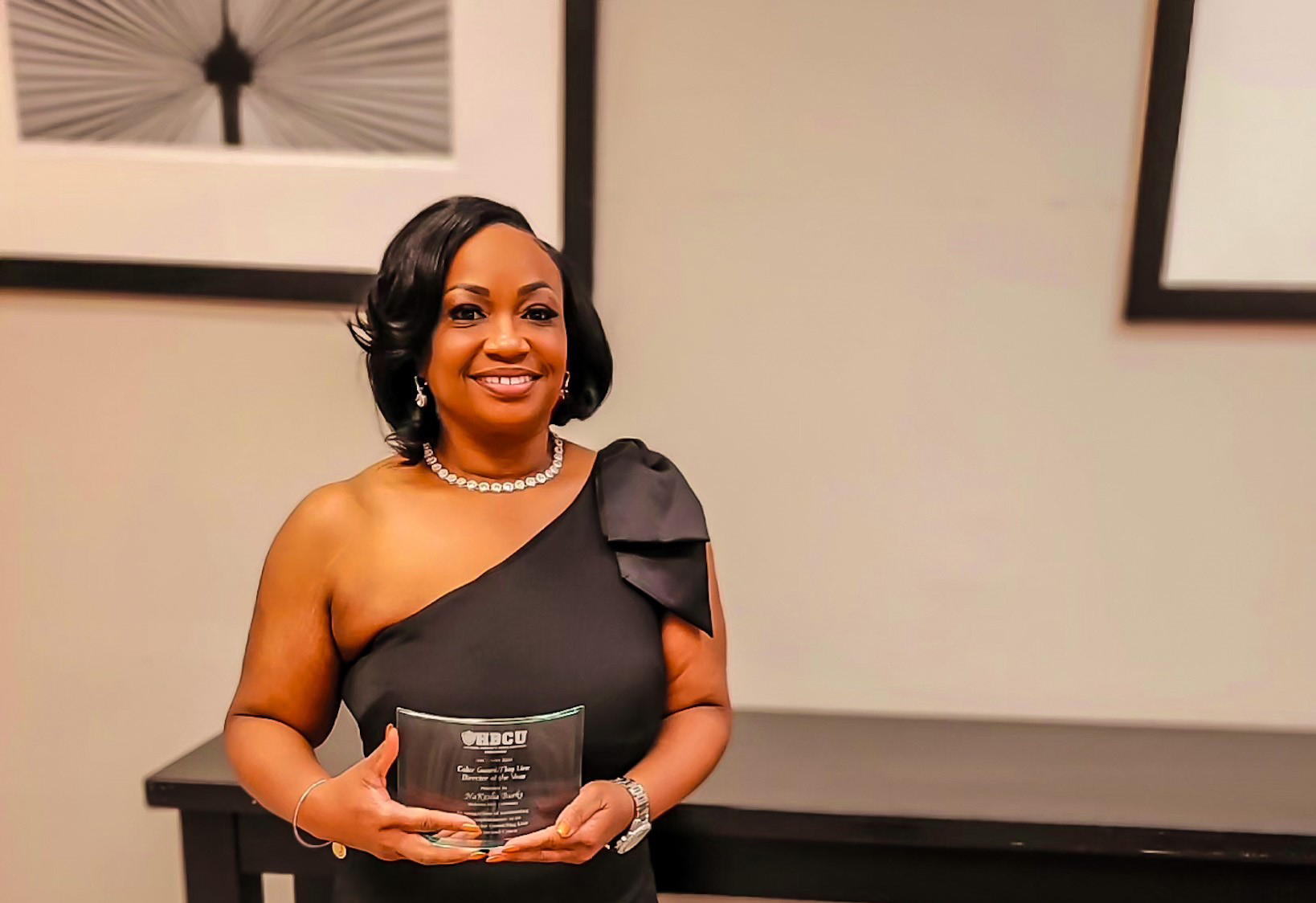 Nakesha Burks with her award in Atlanta