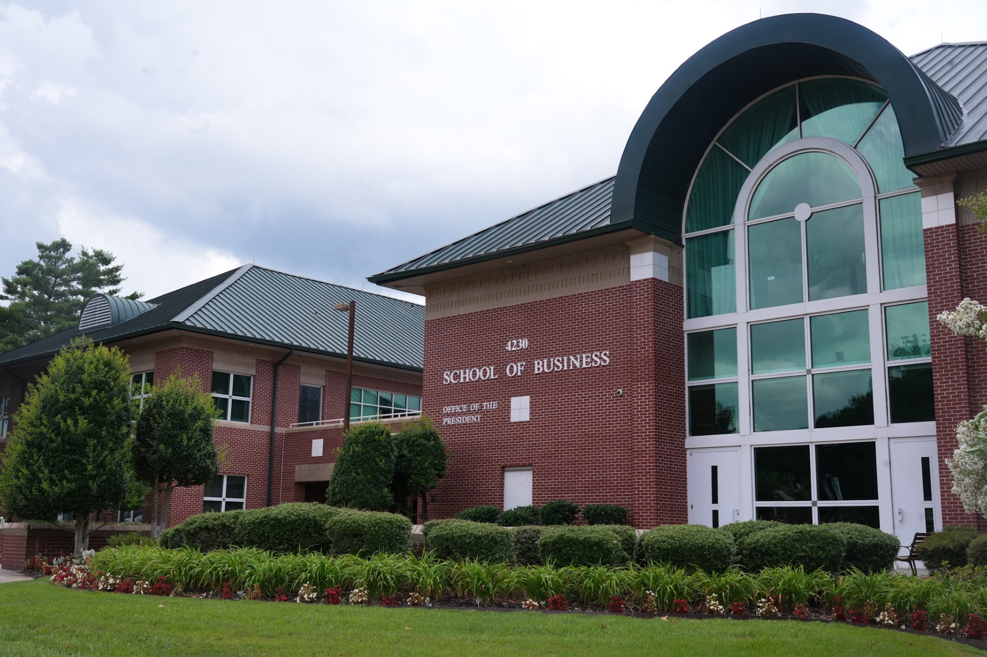 Photo of the Alabama A&M University School of Business in the College of Business & Public Affairs