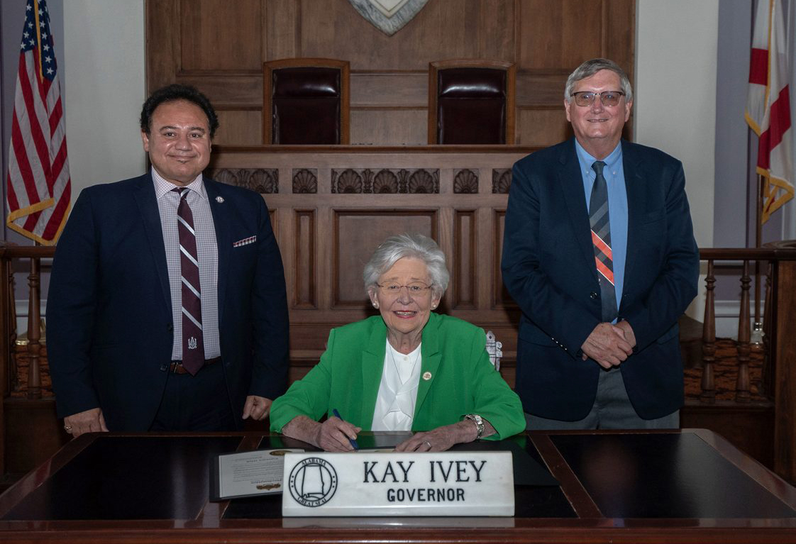 Dr. El-Dweik, Alabama Governor Kay Ivey and Dr. Mike Phillips