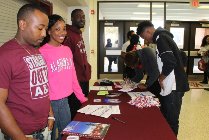 Students Registering to Vote