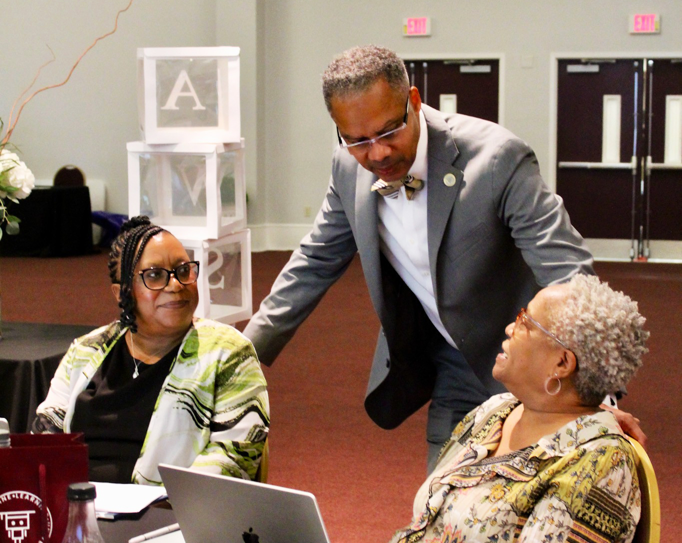 Dr. Calvin Briggs speaks with participants in AAMU’s inaugural AWS-MLU Generative AI Boot Camp.