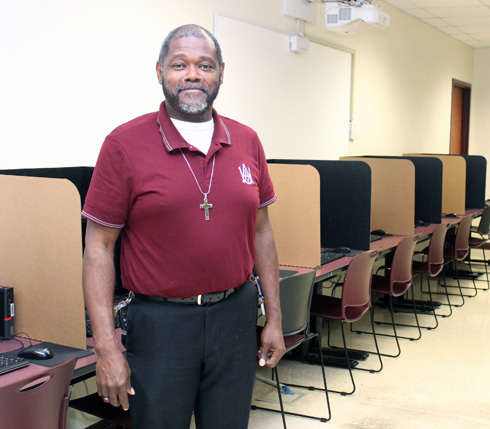 Alfonso Smith in new lab