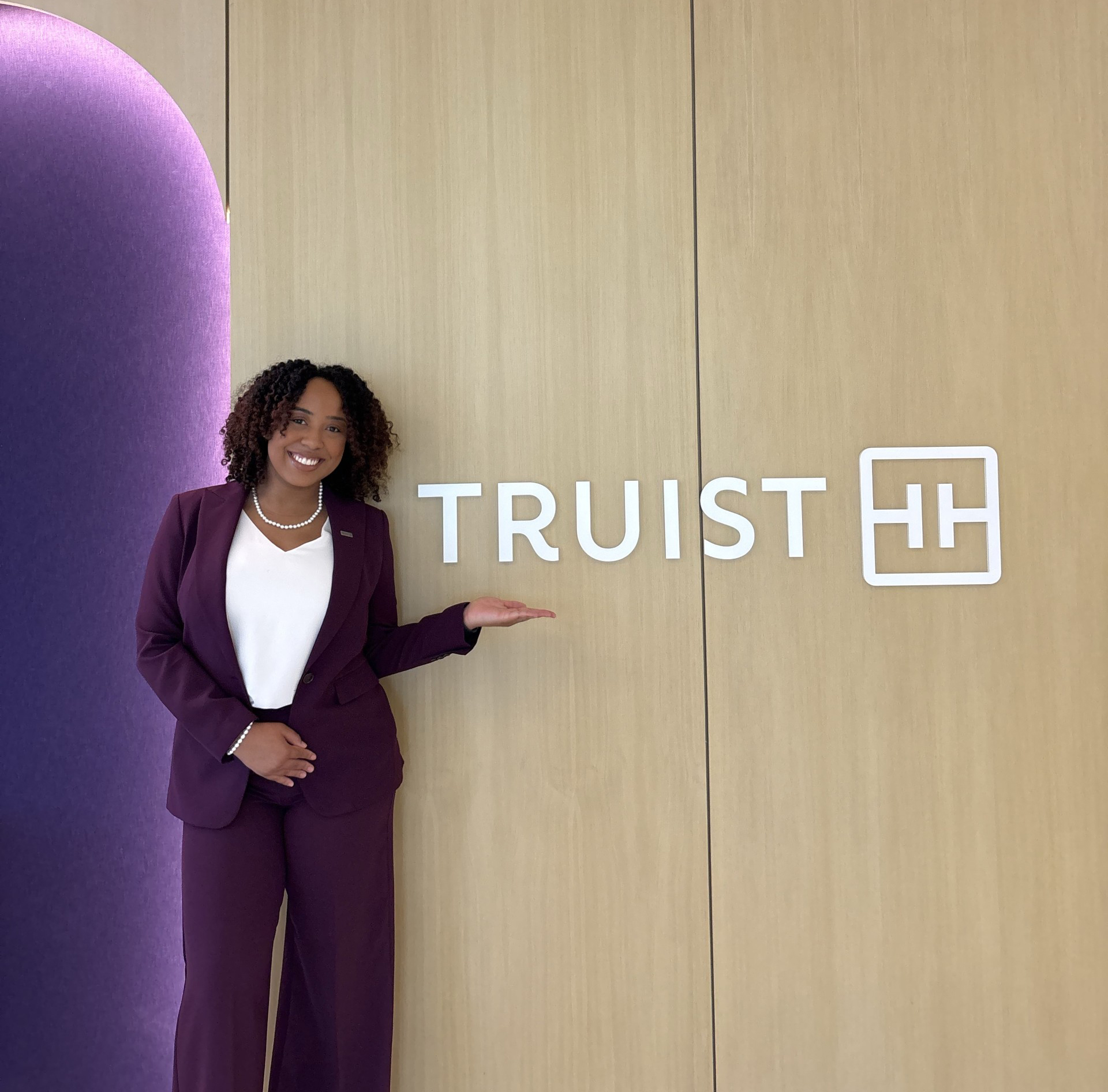 Autumn Peoples completed a Summer 2026 internship with Truist Financial’s Consumer and Small Business Banking team in Charlotte, North Carolina.