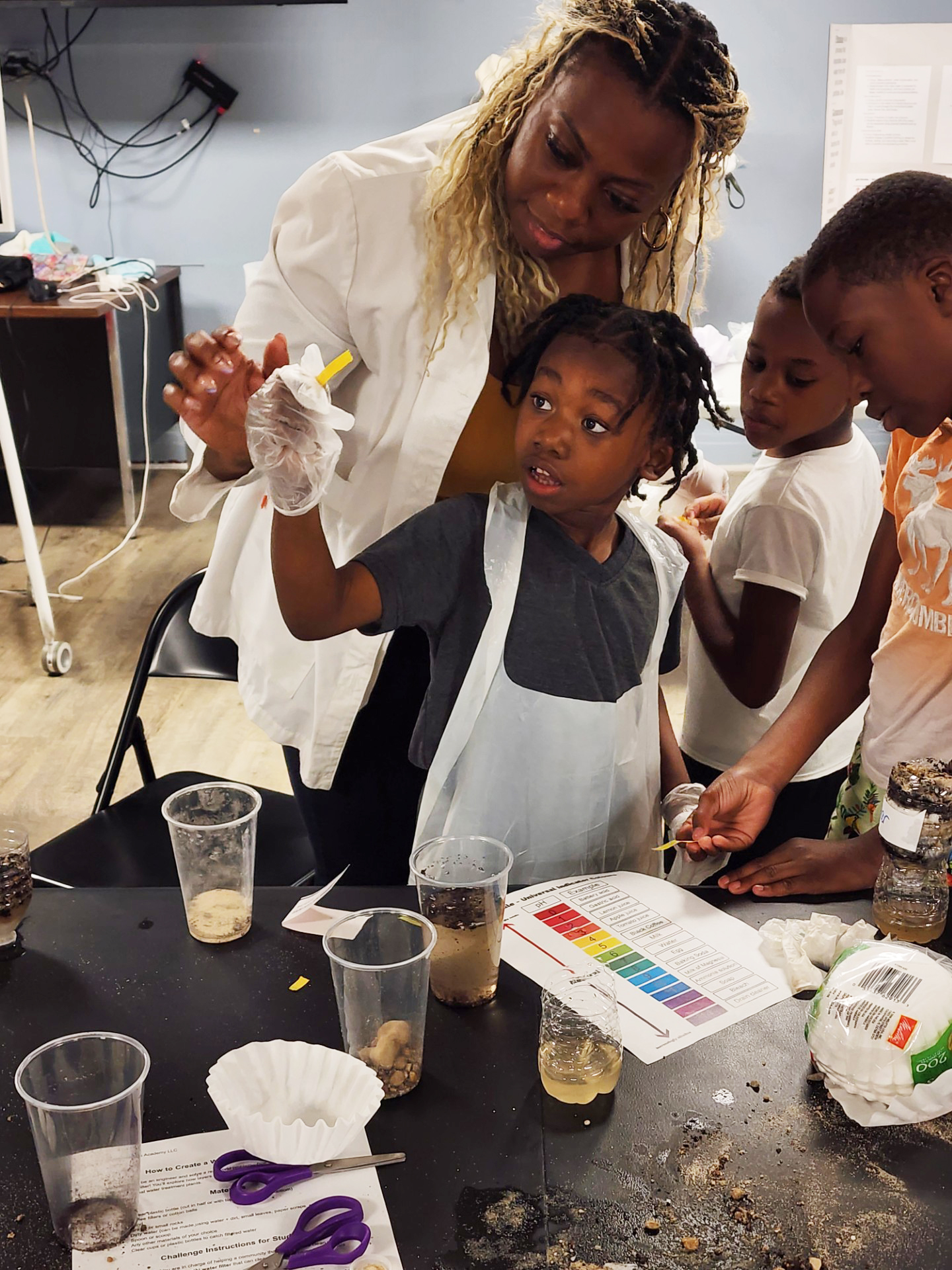 Osideko-Calloways helps student with experiment