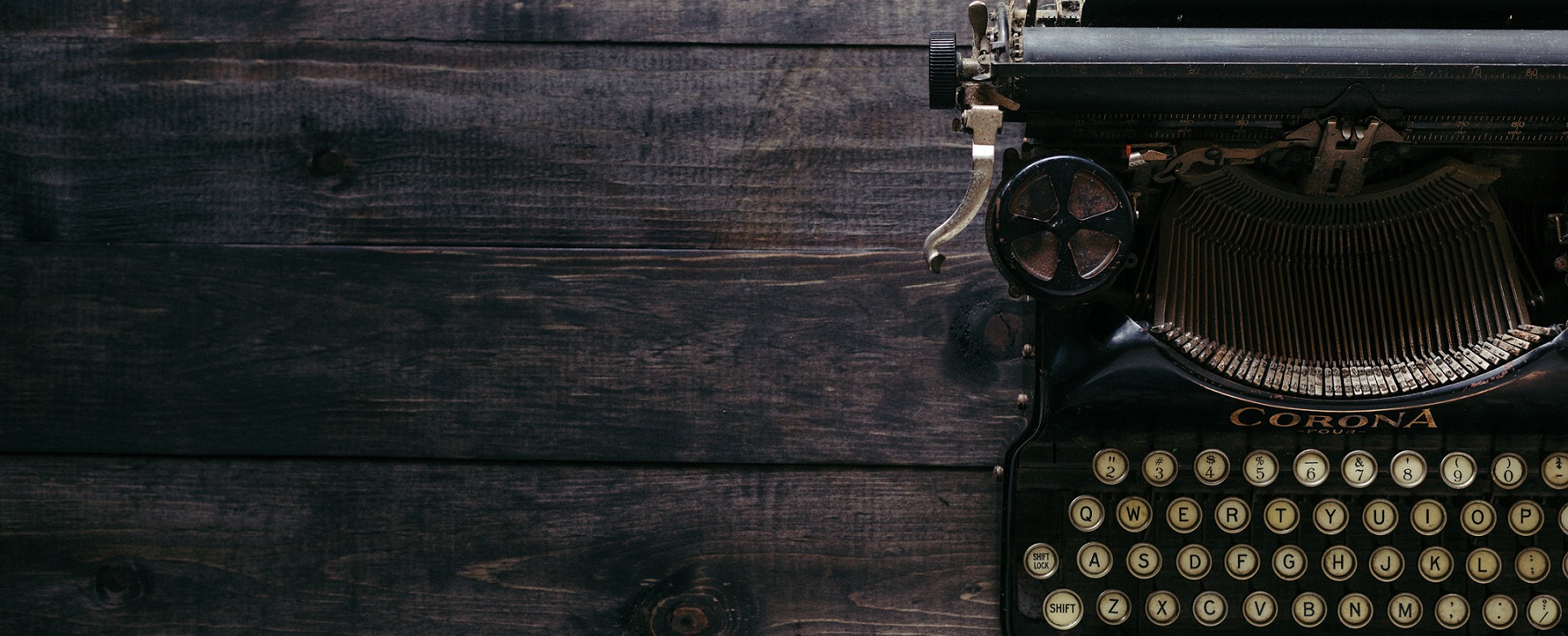 Background Image - Antique Typewriter on wood table