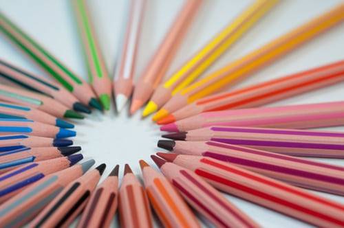 circle of colored pencils